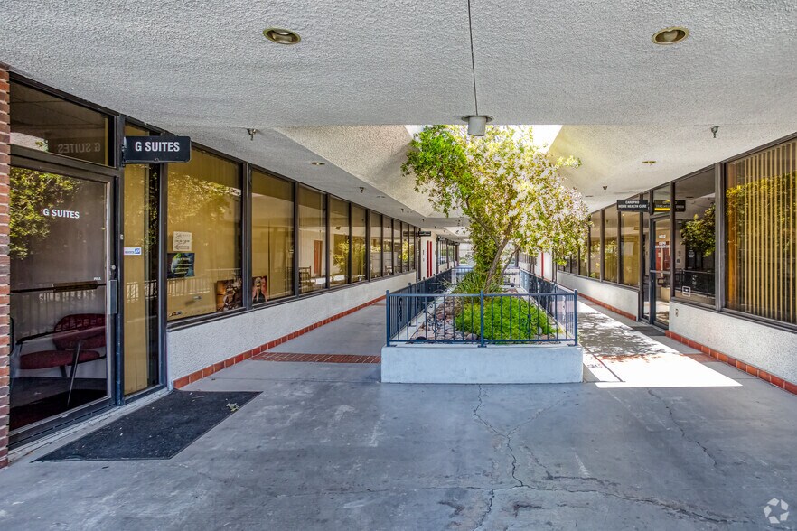 More Photos Of 5280 S Eastern Ave, Las Vegas Office For Lease