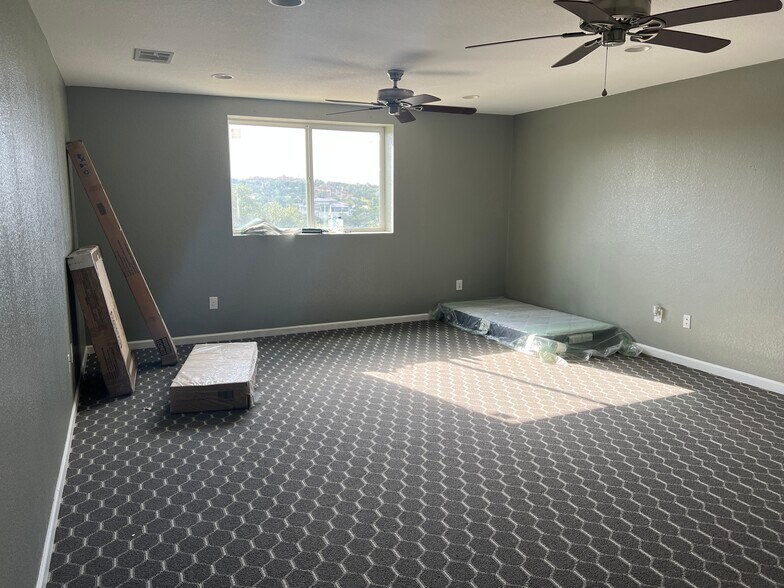 More Photos Of 15014 Iowa St, Austin Office Residential For Sale