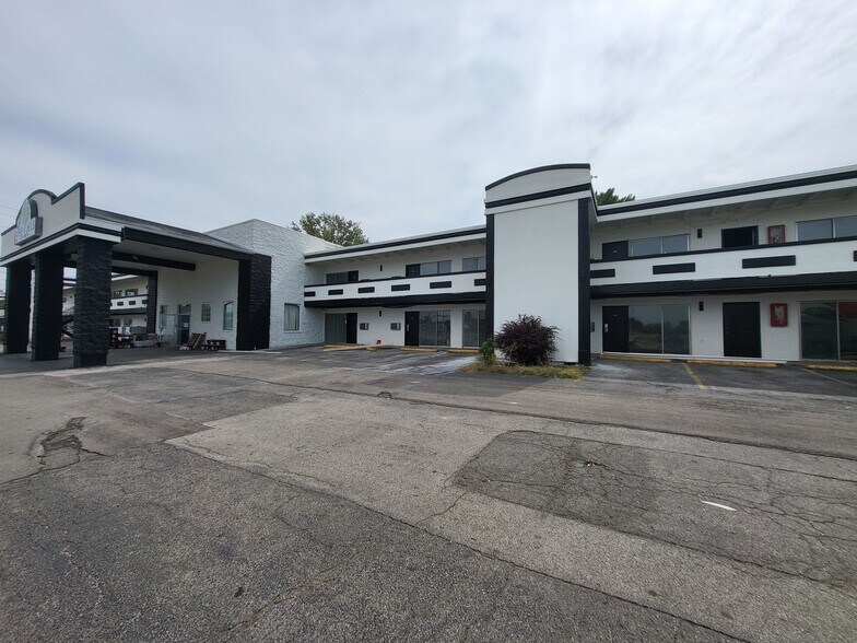 More Photos Of 7350 N Hanley Rd, Hazelwood Hotel For Sale