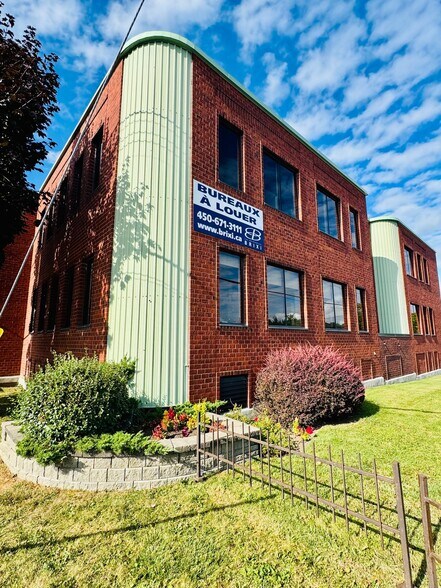 Primary Photo Of 1085 Ch Du Côteau-Rouge, Longueuil Office For Lease