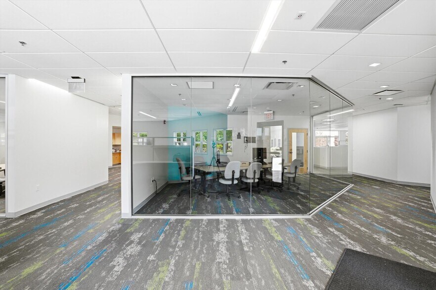 More Photos Of 15 Roszel Rd, West Windsor Office For Sale