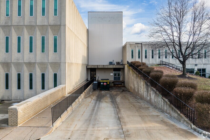 More Photos Of 3721 Tecport Dr, Harrisburg Office For Sale