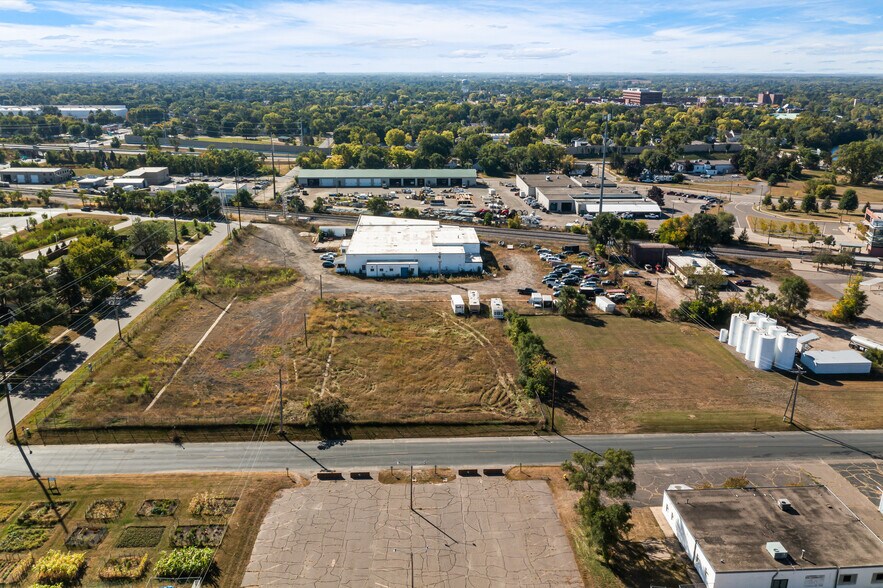 More Photos Of 2707 6th Ave, Anoka Warehouse For Sale
