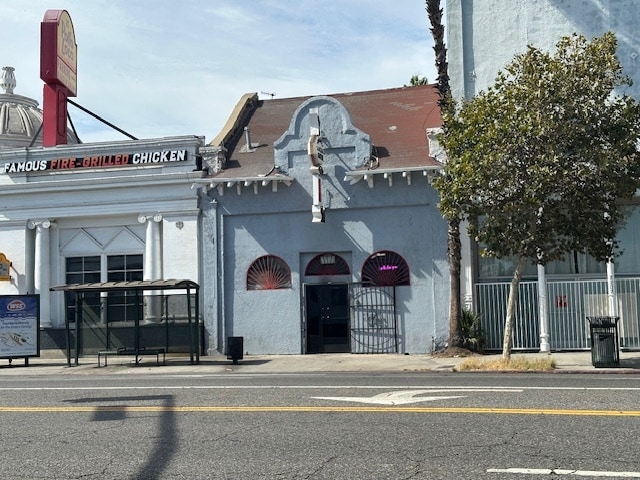 More Photos Of 2205 N Broadway, Los Angeles Bar For Sale