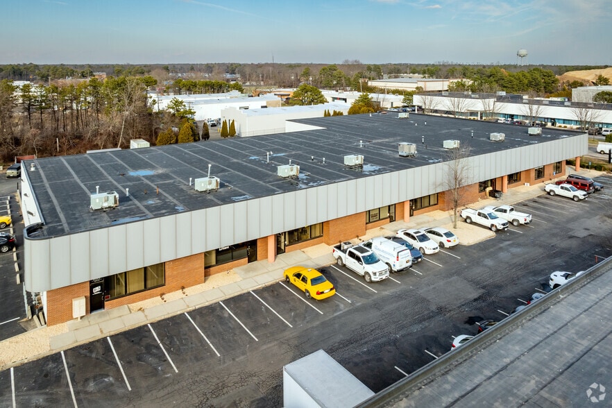 More Photos Of 22 Industrial Blvd, Medford Manufacturing For Lease