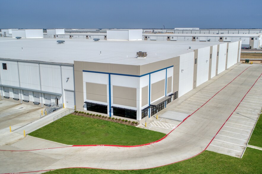 More Photos Of 6500 Nita Way, Baytown Distribution For Sale
