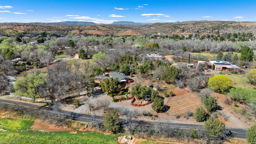 More Photos Of 10580 E Swinging Bridge Ln, Cornville Specialty For Sale
