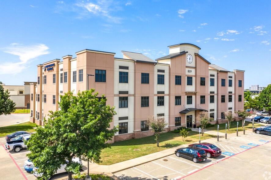 More Photos Of 809 W Harwood Rd, Hurst Medical For Lease