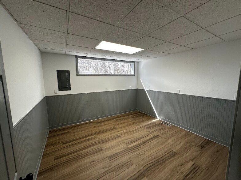More Photos Of 2852 N Biagio, Ozark Office For Lease