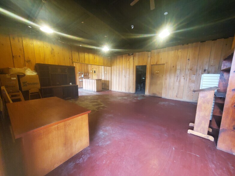 More Photos Of 1056 County Highway 35, Hamilton Supermarket For Sale