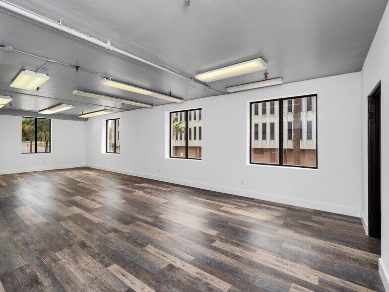 More Photos Of 245 E Adams St, Jacksonville Loft Creative Space For Lease