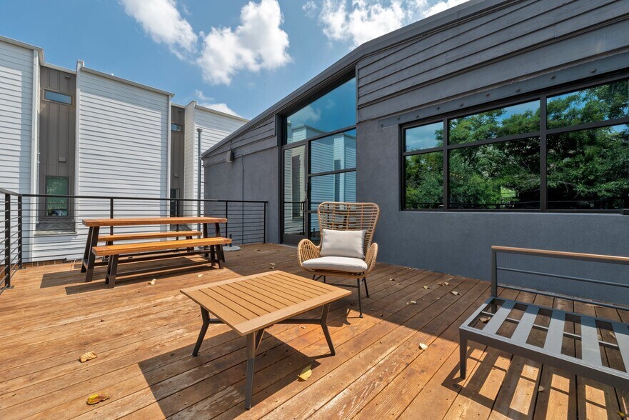 More Photos Of 2810 S 1st St, Austin Office For Lease
