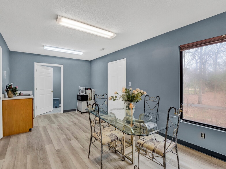 More Photos Of 1424 E Franklin St, Monroe Medical For Sale