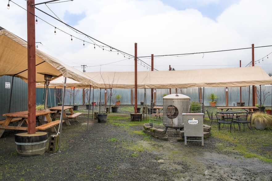 More Photos Of 926 E Main St, Cottage Grove Restaurant For Sale