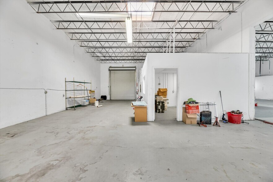 More Photos Of 224 NE 32nd Ct, Oakland Park Warehouse For Sale