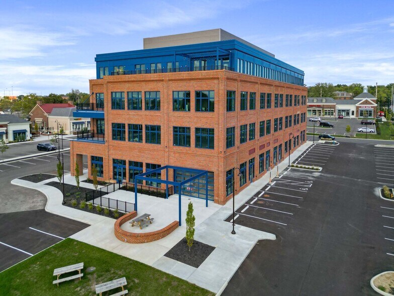 More Photos Of 7007 N High St, Worthington Unknown For Lease