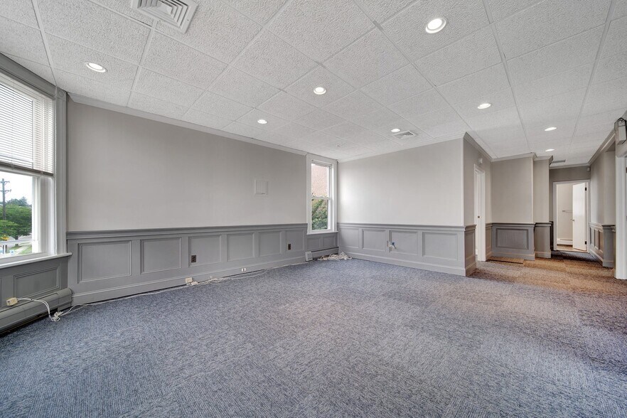 More Photos Of 374 Clifton Ave, Clifton Office For Sale