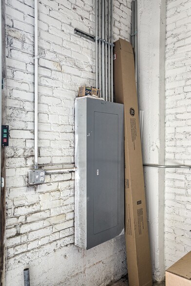 More Photos Of 415 S 7th St, Lincoln Warehouse For Lease