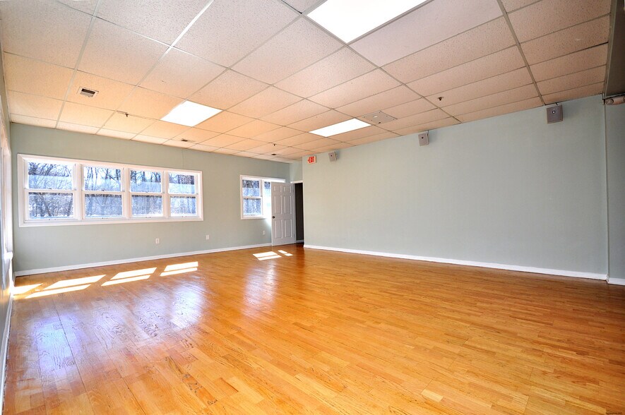 More Photos Of 75 Berlin Rd, Cromwell Medical For Lease