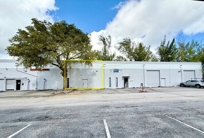More Photos Of 1020 NW 1st Ct, Hallandale Beach Warehouse For Lease