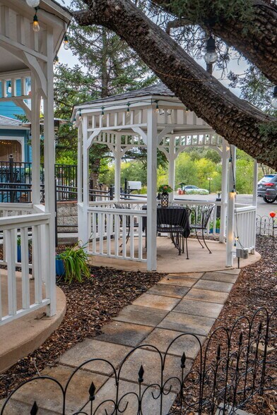 More Photos Of 2516 Willow Creek Rd, Prescott Freestanding For Sale