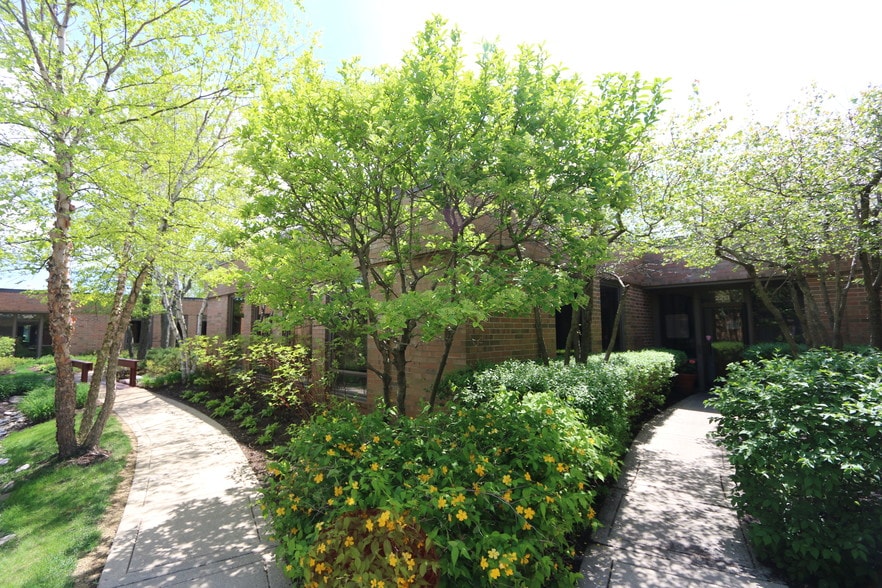 More Photos Of 2201-2231 Lakeside Dr, Bannockburn Office For Lease