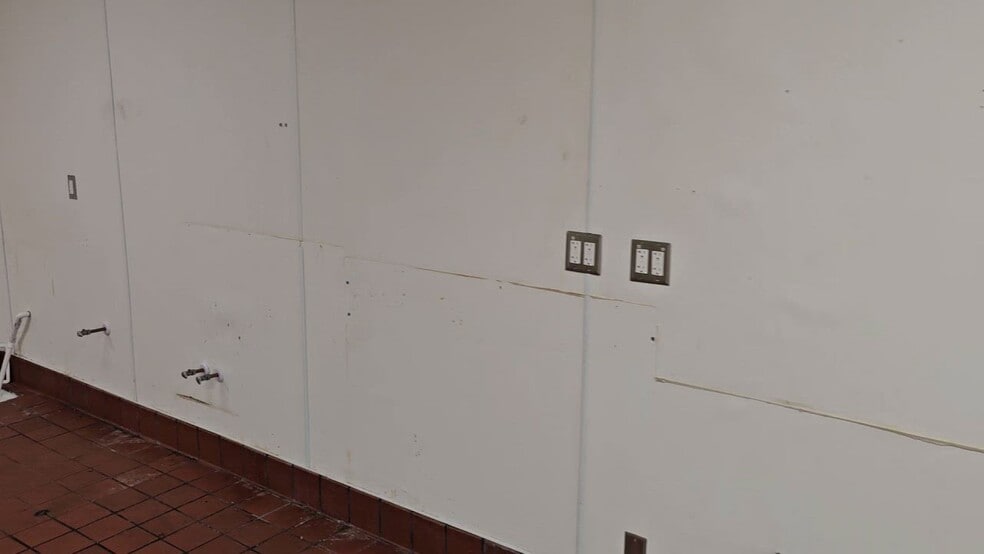 Primary Photo Of 6580 Pardall Rd, Goleta Restaurant For Lease