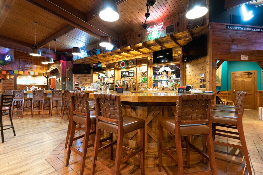 More Photos Of 1401 S Morley St, Moberly Restaurant For Sale