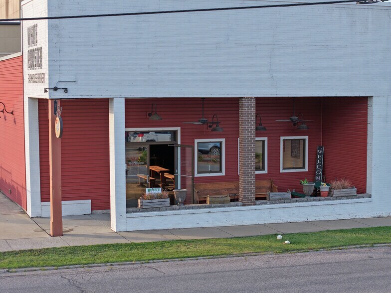 More Photos Of 113 W Jackson St, Sparta Freestanding For Sale
