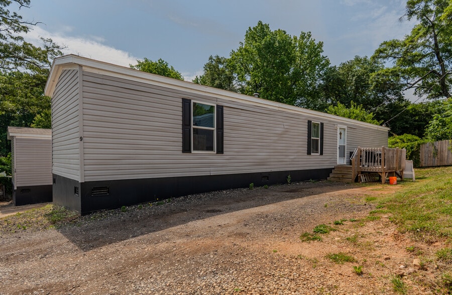 More Photos Of 923 W Lee Rd, Taylors Manufactured Housing Mobile Home Park For Sale