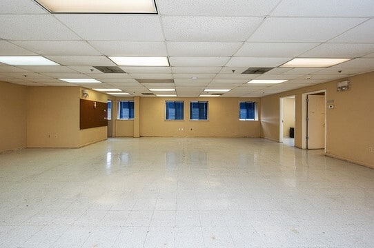 More Photos Of 1523 Midfield Industrial Blvd, Birmingham Distribution For Sale
