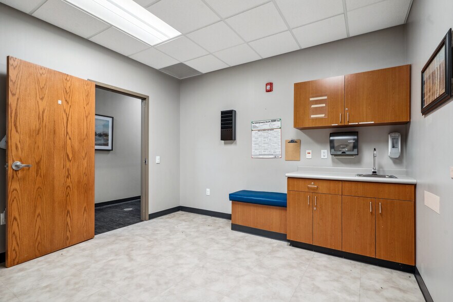 More Photos Of 1414 Main St, Keokuk Office For Sale
