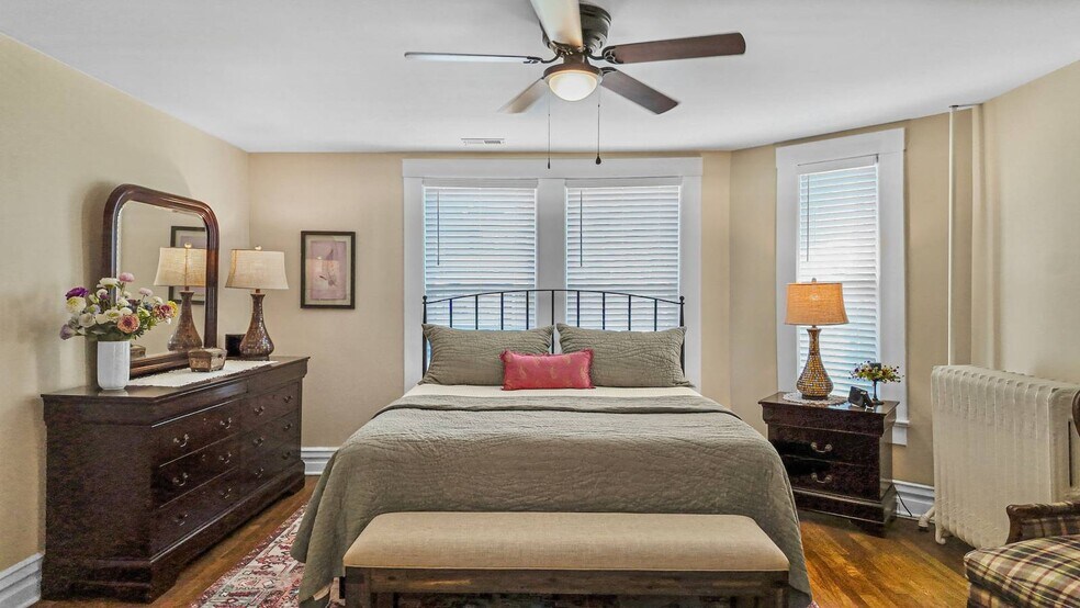 More Photos Of 323 Ballengee St, Hinton Office For Sale