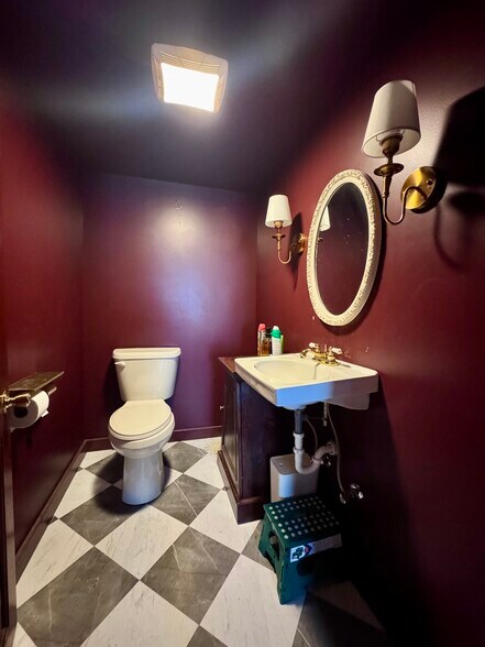 More Photos Of 127 W Calhoun St, Macomb Freestanding For Sale