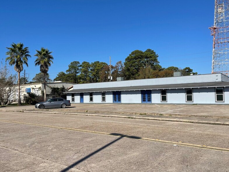 Primary Photo Of 19419 N Freeway, Spring Freestanding For Lease