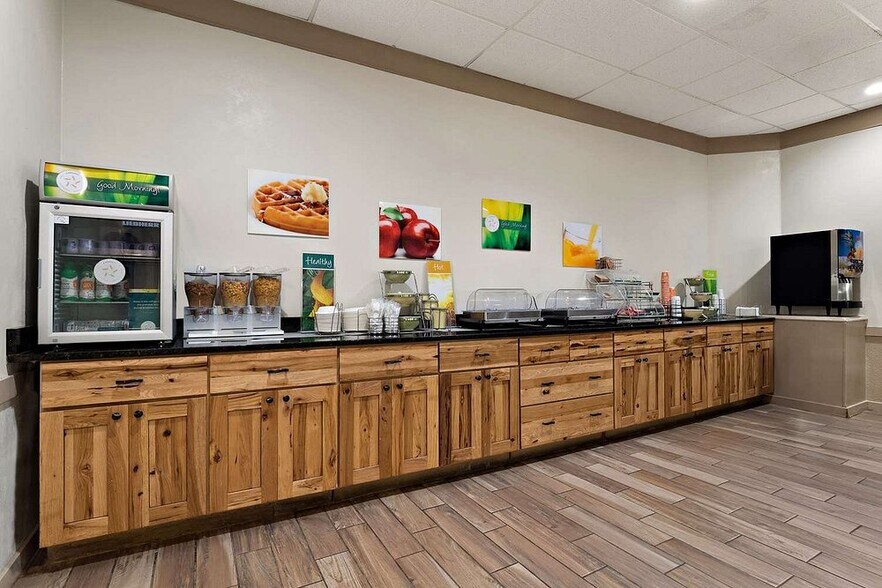 More Photos Of 300 S Highway 13, Craig Hotel For Sale