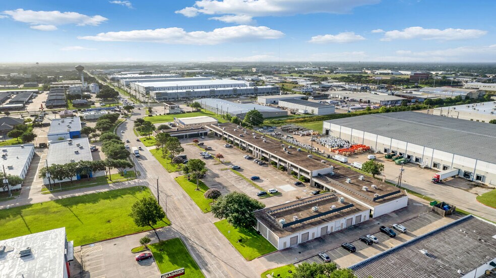 More Photos Of 3727 Greenbriar Dr, Stafford Light Distribution For Lease