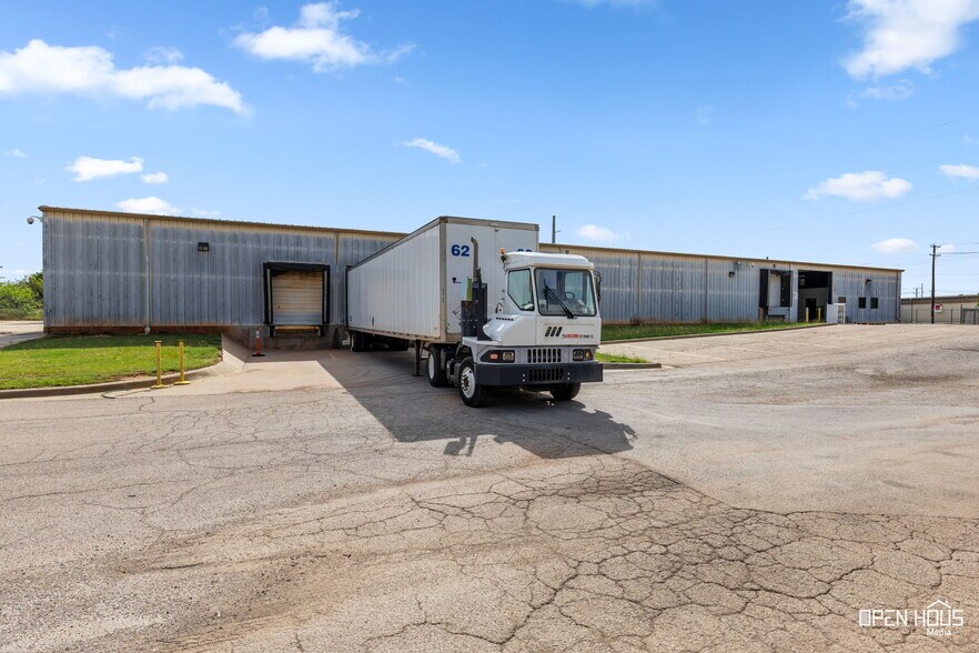 More Photos Of 208 Randy Dr, Wichita Falls Warehouse For Sale