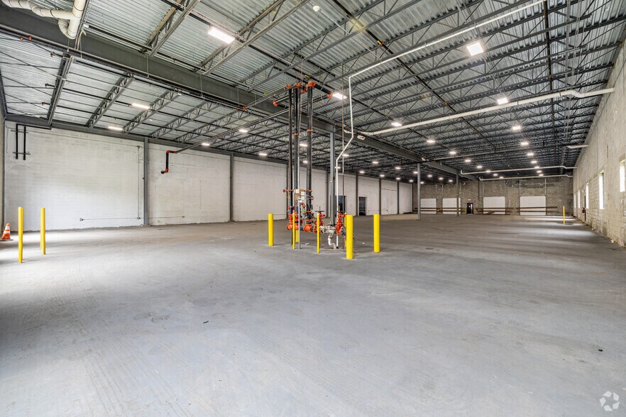 More Photos Of 41 Bancker St, Englewood Warehouse For Lease