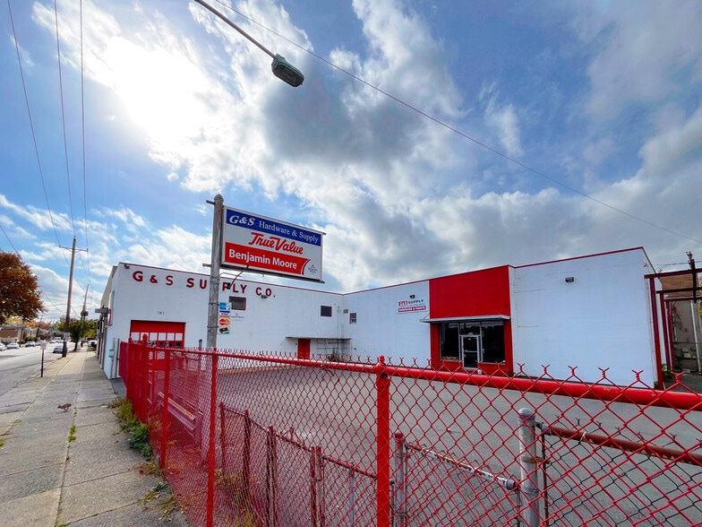 More Photos Of 251 Hudson St, Hackensack Warehouse For Lease