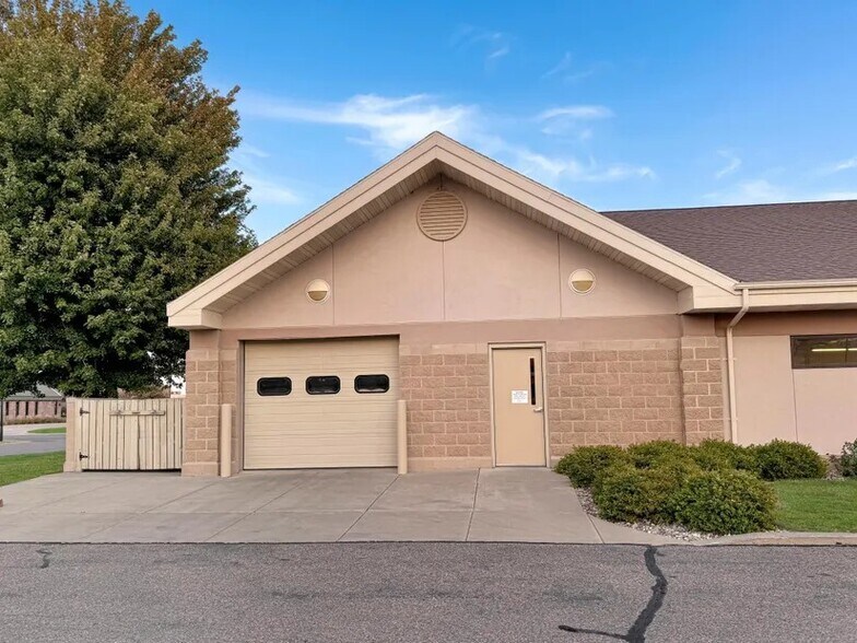 More Photos Of 601 Jewett St, Marshall Office For Sale