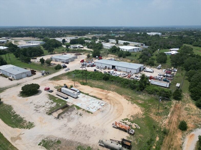 More Photos Of 207 Samuel Dr, Weatherford Warehouse For Lease
