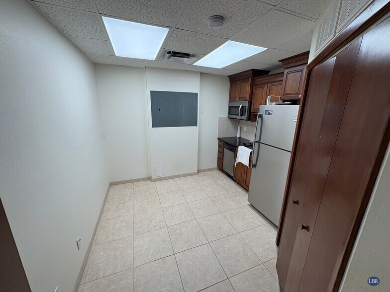 More Photos Of 325 5th Ave, Indialantic Office For Lease