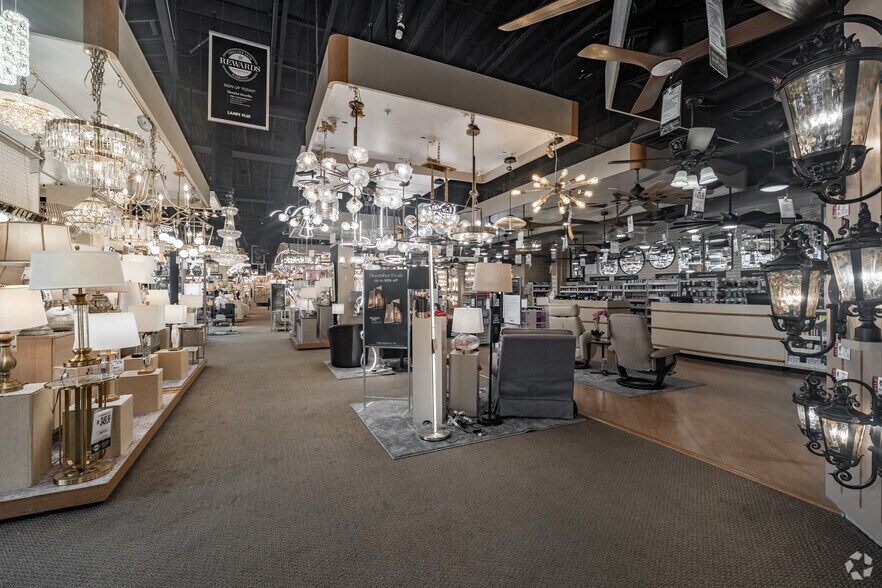 More Photos Of 18989 Hawthorne Blvd Beach, Redondo Beach Freestanding For Lease