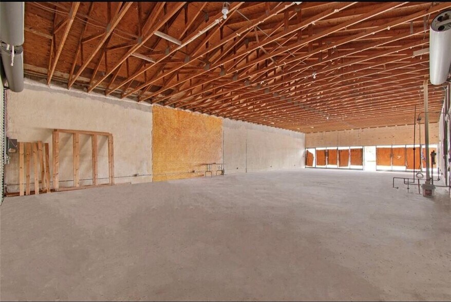 More Photos Of 200 W Prospect Rd, Oakland Park Freestanding For Sale