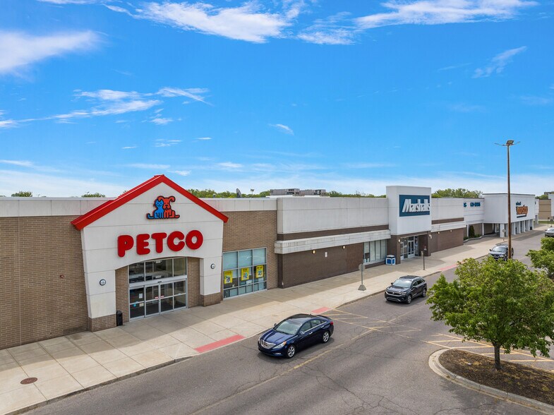 More Photos Of 28200-28250 Dequindre Rd, Warren Supermarket For Sale