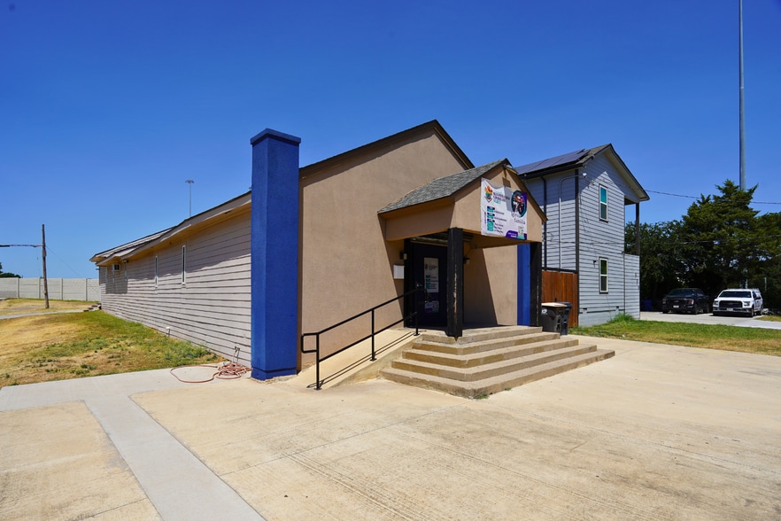 More Photos Of 527 Cumberland St, Dallas Religious Facility For Sale