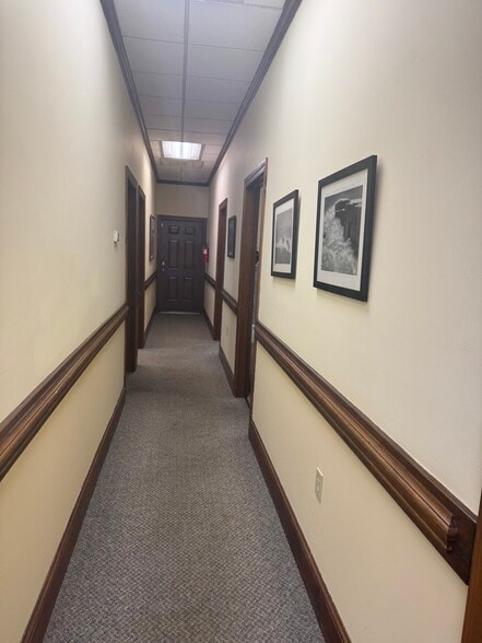 More Photos Of 20462 Chartwell Center Dr, Cornelius Office For Lease