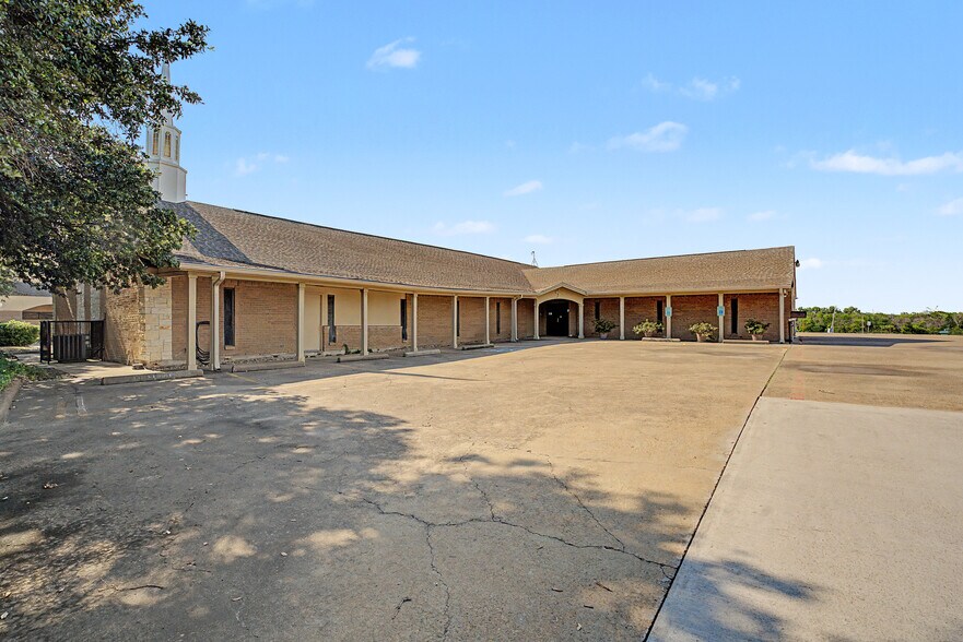 More Photos Of 2111 Skyline Dr, Mesquite Religious Facility For Sale