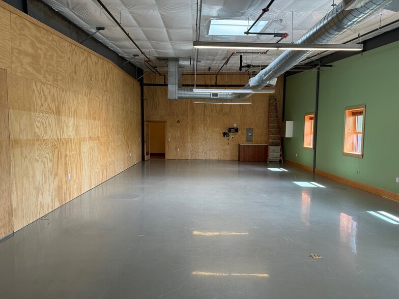 More Photos Of 120 Shelton McMurphey Blvd, Eugene Office For Lease